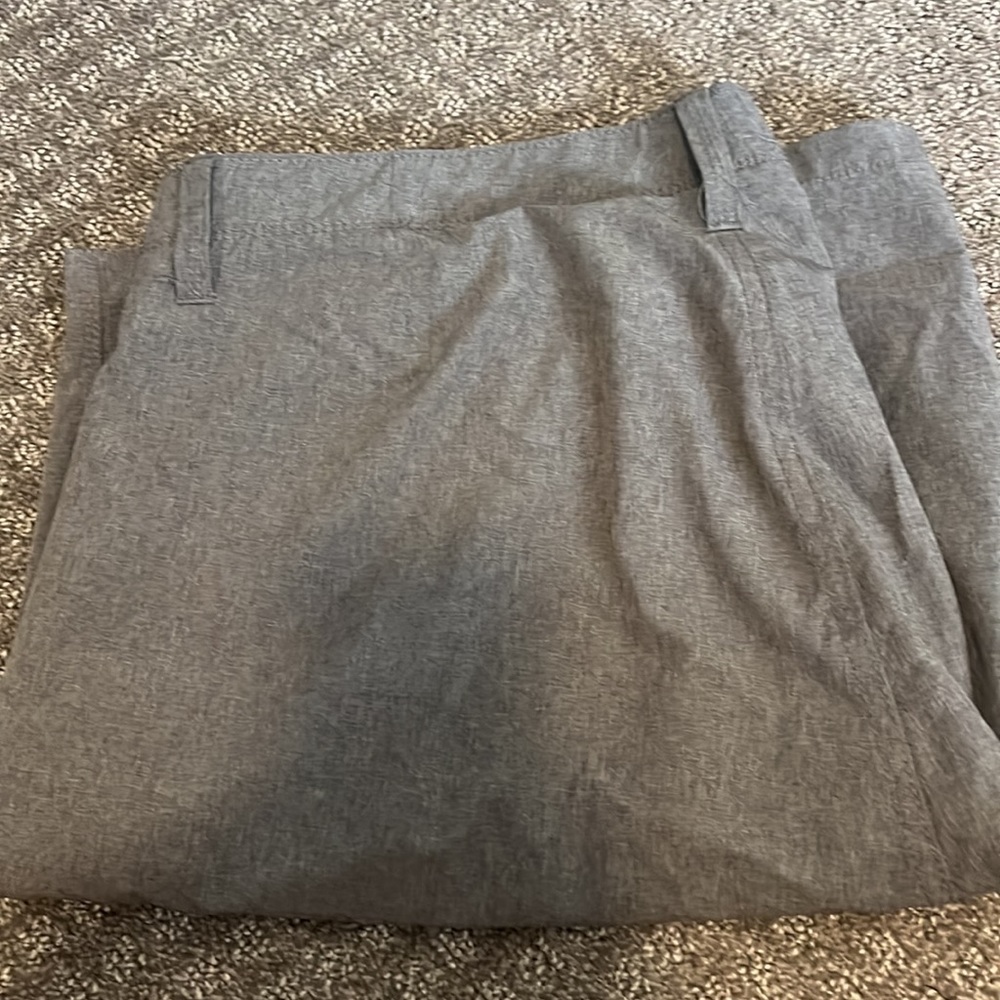 Men’s size 38 Denali shorts. Worn a few times, in great condition. Grey - Picture 4 of 8